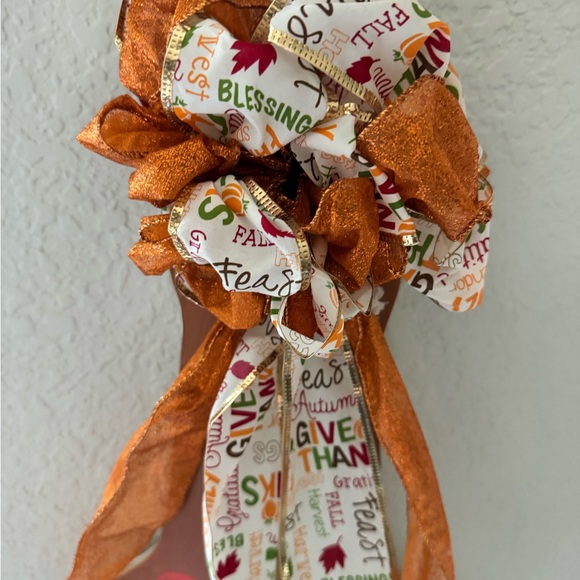 Reversible Thanksgiving & Halloween wooden door hangerw/2 sets of Holliday bows. - Picture 5 of 12